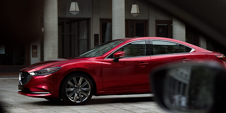 Дилеры пытаются избавиться от Mazda 6: на них действуют скидки до 1 млн рублей